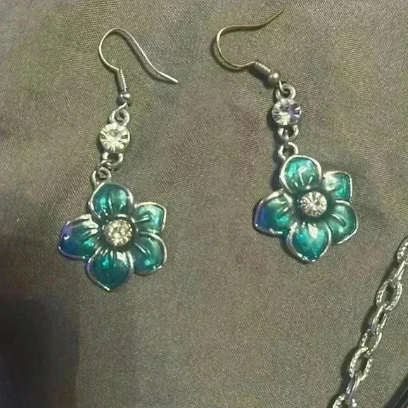 Necklace and earring set - Picture 2 of 3